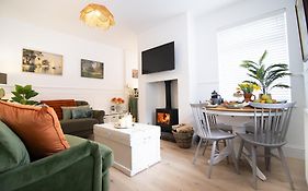 Central Stamford Townhouse With Parking